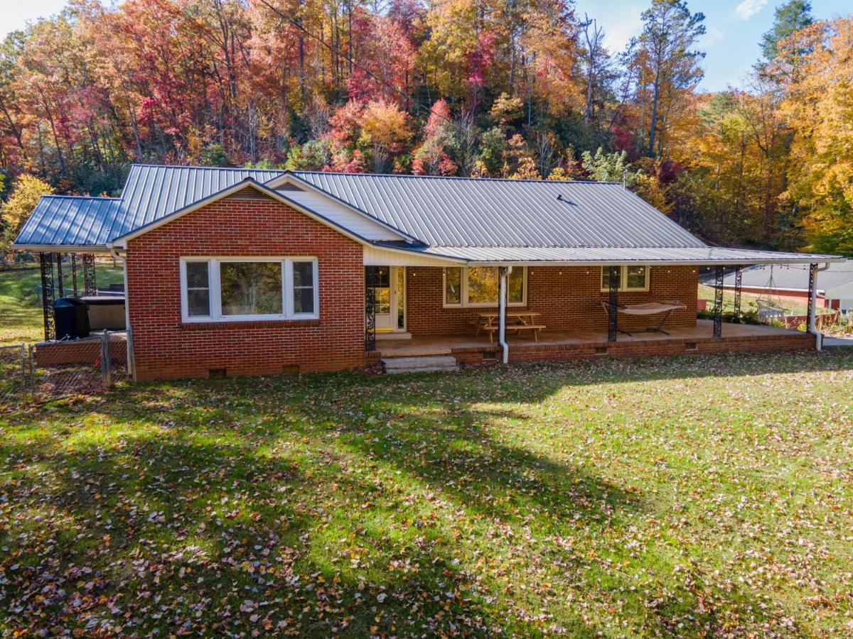 Trail-Ready Retreat Near Waterfalls W/ Hot Tub Villa Brevard Dış mekan fotoğraf